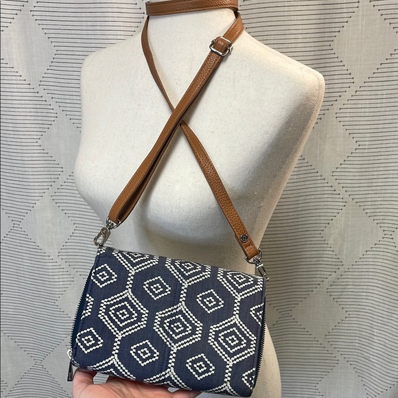 Thirty-One Blue and White Geometric Crossbody Bag - Picture 7 of 10